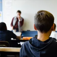 Le recours aux contractuels ne peut pas être pérenne, estiment les syndicats d'enseignants (Photo : Unsplash/Taylor Wilcox)