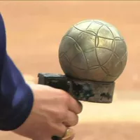 La boule lyonnaise, discipline à ne pas confondre avec la pétanque ! © DR.