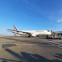 Un avion sur le tarmac de l'aéroport de Nice - Archive RCF