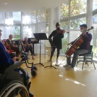 Les musiciens du Paris Mozart Orchestra à l'EHPAD "Les Fioretti" à Bourges © RCF - Guillaume Martin-Degéuret.