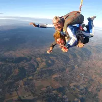 Un saut en tandem au dessus de la Bièvre en Isère avec le CEPG