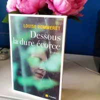 Dessous la dure écorce