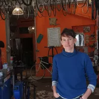 Mathilde Jung dans l'atelier Dynamo à Nancy. 