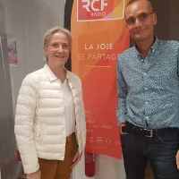 Nathalie Mahiu et le Père Benoist Andrillon ©RCF Haute-Normandie