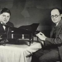 © DR. Clément Doucet et Jean Wiener (à droite) en 1926, photographiés par Man Ray.