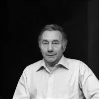 © Getty images. Francis Lemarque en 1982. La chanson française lui doit beaucoup.