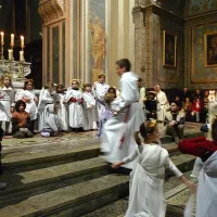 Début de la messe de minuit dans la cathédrale d'Orange / crédit Wikipedia Commons