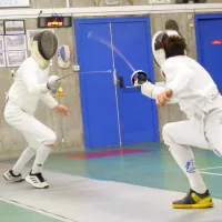 Deux escrimeurs en plein entrainement du Grenoble Escrime Parmentier