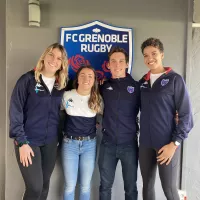 Des joueuses et l'entraineur des FCG Amazones
