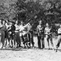 Maquisards et officiers du SOE aux alentours de Savournon, Hautes-Alpes, août 1944 ©wikimediacommons