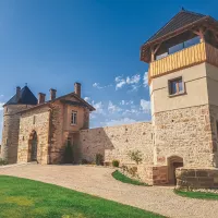 Parvis - Château de Treffort photo Léo Goudard