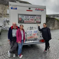 Fiona Lauriol et ses parents sont en ce moment en Bretagne pour le tour de France. ©DR