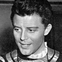 Gérard Philipe en 1954 dans le costume de Don Rodrigue ©Wikimédia commons