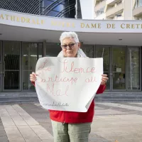 Rassemblement à l'initiative du collectif Agir pour notre Église pour demander aux évêques plus de transparence face au traitement des affaires d abus sexuels dans l'Église catholique, le 30/10/2022 à Créteil ©Corinne Simon / Hans Lucas