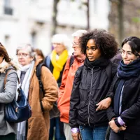 Rassemblement en soutien aux victimes d'abus sexuels commis par des religieux catholiques, devant la maison de la Conférence des évêques de France, Paris, le 06/11/2021 ©Xose Bouzas / Hans Lucas