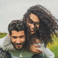 image d'illustration (jeune couple) - © Chermiti Mohamed via Unsplash
