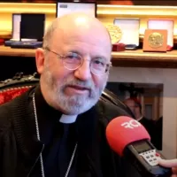 Mgr Raymond Centène dans son bureau ©RCF Sud Bretagne