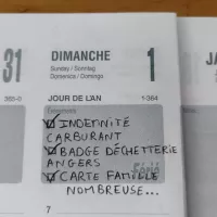 L'indemnité carburant, le badge d'accès aux déchetteries d'Angers Loire Métropole et la nouvelle version de la carte famille nombreuse font partie des changements de ce 1er janvier 2023. ©RCF Anjou