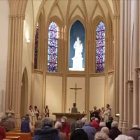 Mgr Centène célèbre la messe en la chapelle de Kermaria le 1er décembre dernier ©RCF Sud Bretagne