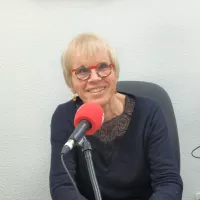 Valérie Denu dans le studio de RCF Isère