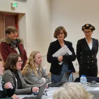 Agnès Firmin Le Bodo (deuxième à gauche debout).