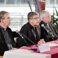 À la suite de l'assemblée plénière des évêques à l'automne 2021, une conférence de presse par Mgr Dominique Blanchet, Mgr Éric de Moulins-Beaufort et Mgr Olivier Leborgne, le 08/11/2021 à Lourdes ©Laurent Ferriere / Hans Lucas