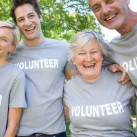 Seulement 42% des 65 ans et plus sont engagés dans une activité bénévole ©istock