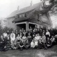 La rencontre de l'IFOR (International Fellowship of Reconciliation), mouvement non-violent et interreligieux, en 1919 à Bilthoven ©Wikimédia commons