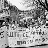 Les Mères de la place de Mai à Buenos Aires, Argentine ©Wikimédia commons