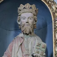 Statue de Saint-Judicaël en l'abbatiale Notre-Dame de Paimpont (35) ©Wikimédia commons