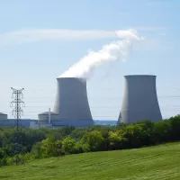 La centrale nucléaire de Belleville-sur-Loire dans le Cher © Wikimédia Commons.