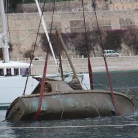Un bateau sorti de l'eau à Villefranche-sur-Mer le 25 janvier 2023 - Photo RCF