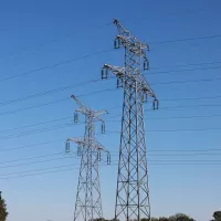 Pylônes électriques / Photographie de Mathieu Thomasset / Hans Lucas.