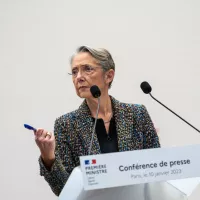 © Photographie par Xose Bouzas / Hans Lucas. Conférence de presse de presentation du projet du gouvernement pour l'avenir du système de retraites. Portrait d Elisabeth Borne, Première ministre française.