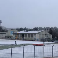 Les travaux de sécurisation de la toiture du gymnase de Massot sont en cours. ©Élodie Berard