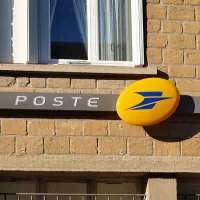 La Poste compte modifier les tournées des facteurs - Wikimedia Commons / La Poste - Le Chesne - François GOGLINS