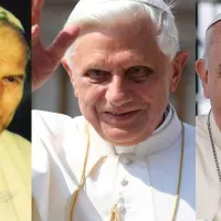 Jean-Paul II en 1983, Benoît XVI (au centre) et le pape François en 2014 ©Wikimédia Commons