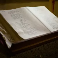 Bible ouverte au Livre des Psaumes, église de Saint-Nectaire, le 10/09/2018 ©Mathieu Thomasset / Hans Lucas