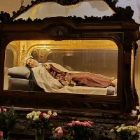 La châsse de Thérèse, exposée au carmel, les reliques de la sainte y sont conservées ©RCF / Véronique Alzieu