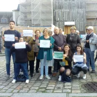 Manifestation de fidèles devant l'évêché d'Angers en 2022 à l'appel du collectif "Agir pour notre Eglise" - ©RCF Anjou