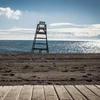 La mairie de Marseille lance le recrutement de maîtres-nageurs pour la période estivale de juin à septembre. Photo de <a href="https://unsplash.com/@euanacameron?utm_source=unsplash&utm_medium=referral&utm_content=creditCopyText">Euan Cameron</a> sur <a href="https://unsplash.com/fr/photos/5GkvFBenP_s?utm_source=unsplash&utm_medium=referral&utm_content=creditCopyText">Unsplash</a>  