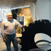 Antoine Pineau dans les locaux du site Michelin de Ladoux