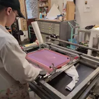 Parmi les arts découverts, la sérigraphie. Une technique d'impression avec un pochoir. (Photo RCF Nice Côte d'Azur)