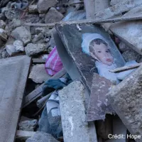 Photo dans les décombres à Alep ©Aide à l'Église en détresse (AED) / Hope Center in Aleppo