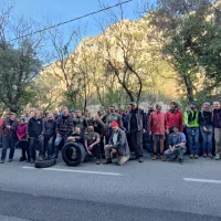 Les bénévoles sur la départementale des Gorges du Loup - Photo : RCF Nice Côte d'Azur 