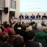 Six députés faisaient face à 70 ornais dont beaucoup de médecins pour ce tour de France des déserts médicaux (©Aurélien Vurli/RCF ORNE)