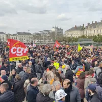 A Angers, le cortège du 7 mars a rassemblé entre 25 500 et 28 000 manifestants selon les sources. ©RCF Anjou