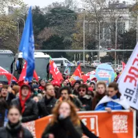  Des manifestants marchent lors d'une manifestation du mouvement Trop is te veel (Trop c'est trop) contre la hausse de l'inflation et du coût de la vie et l'augmentation des prix de l'énergie. Photographie de Valeria Mongelli / Hans Lucas.