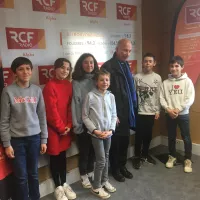 Mgr d'Ornellas et les collégiens 