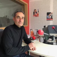 Le député bordelais Nicolas Thierry dans les studios RCF Bordeaux, ©RCFBordeaux.